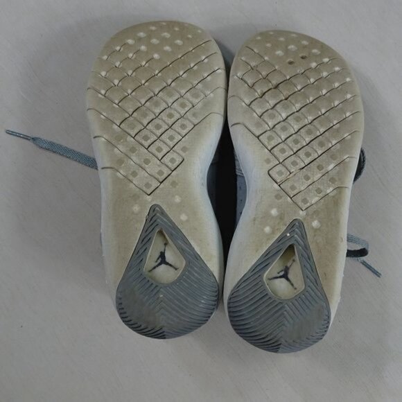 Jordan #23 Youth Gray Breakout BG 881448-003 Size 4 Youth - Picture 5 of 8